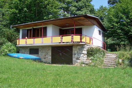Ubytování s bazénem jižní Morava - ubytování v chatě s bazénem u Vranovské přehrady