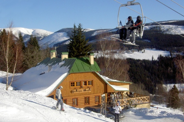 Zimní dovolená na horách s dětmi - dovolená u sjezdovky v Krkonoších - vhodné pro zimní dovolenou na horách s dětmi